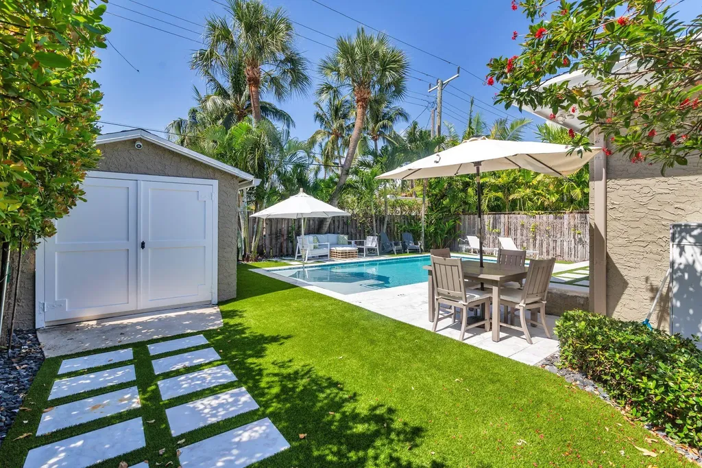 216 Lakeland Drive West Palm Beach FL 33405
