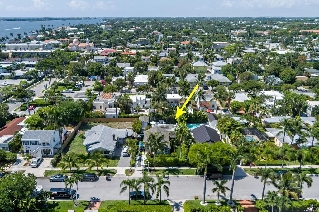 216 Lakeland Drive West Palm Beach FL 33405