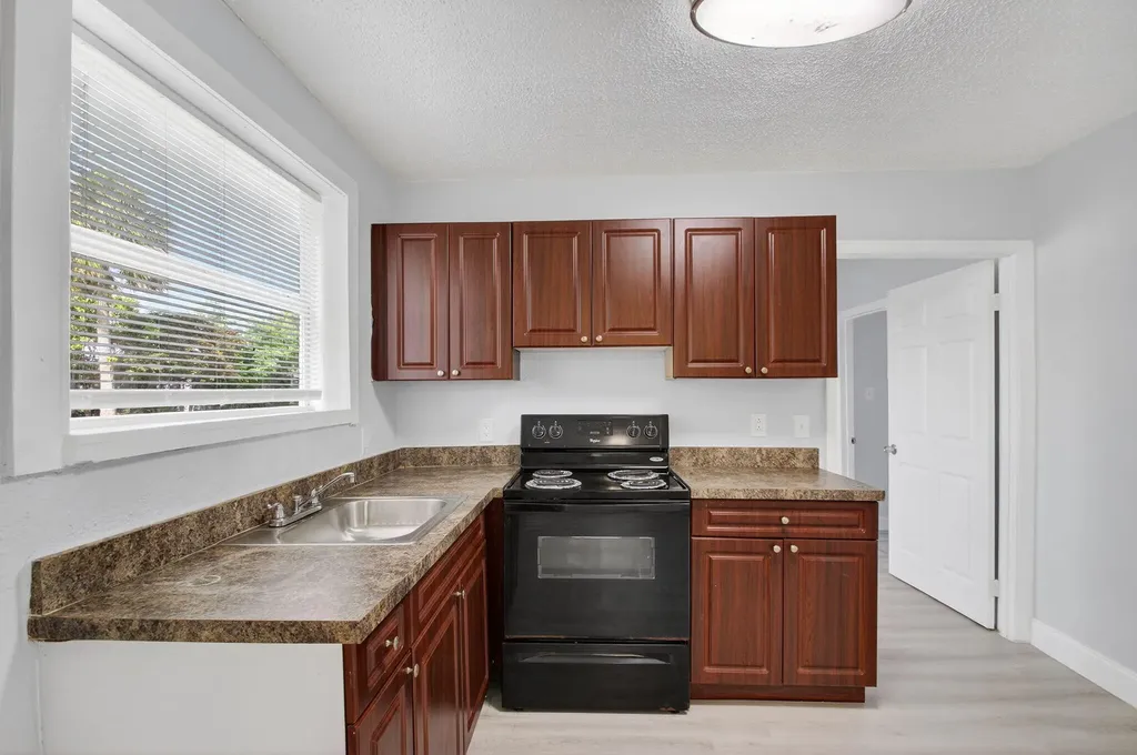 323 S E Street Lake Worth Beach FL 33460