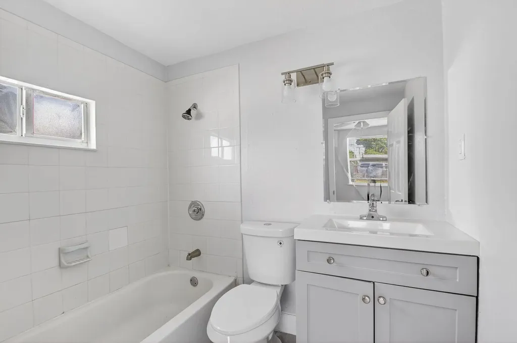 323 S E Street Lake Worth Beach FL 33460