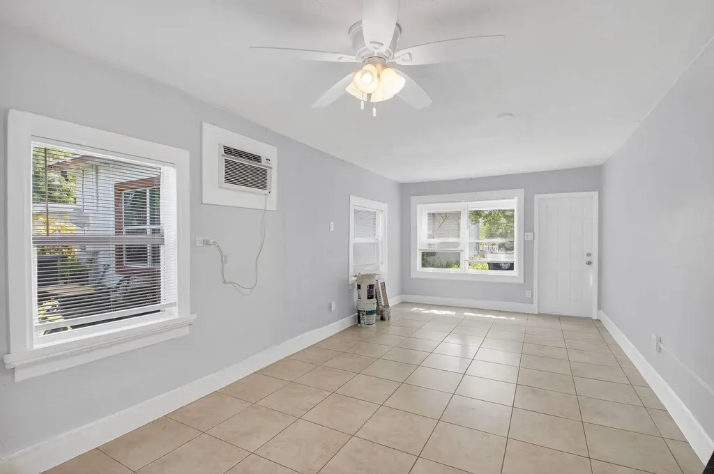 323 S E Street Lake Worth Beach FL 33460