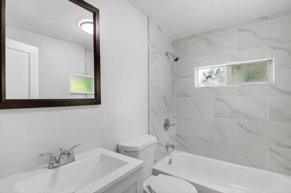 323 S E Street Lake Worth Beach FL 33460