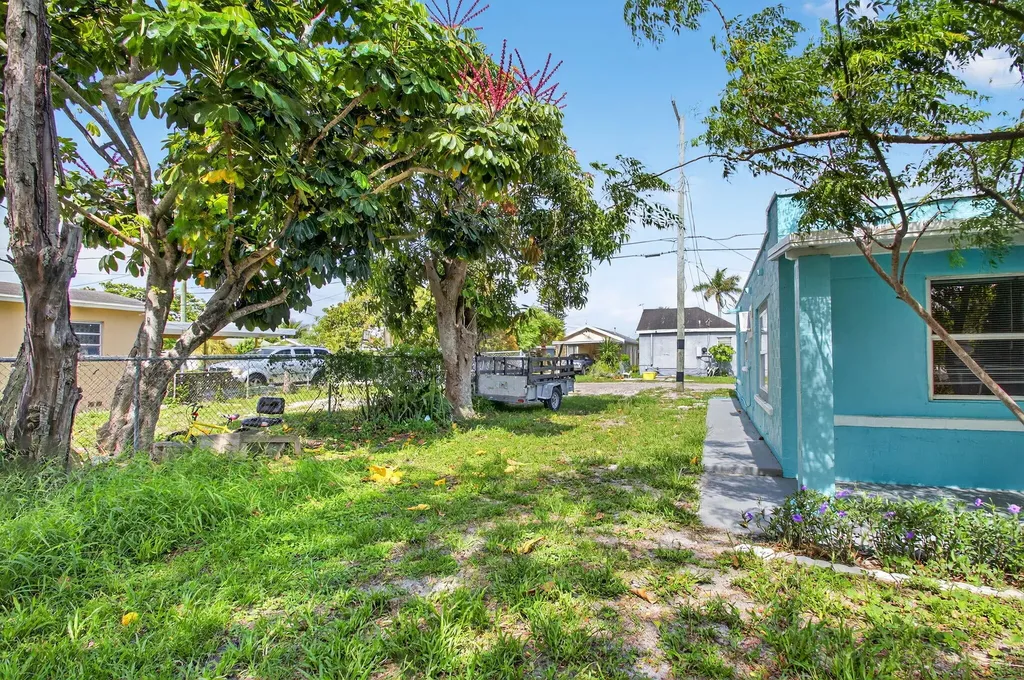 323 S E Street Lake Worth Beach FL 33460