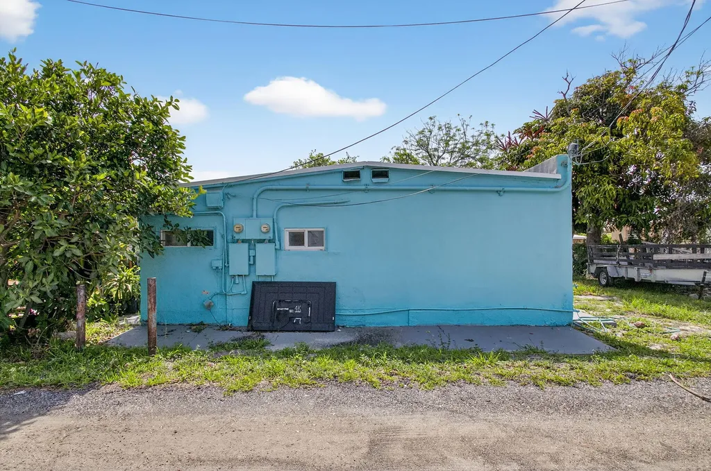 323 S E Street Lake Worth Beach FL 33460