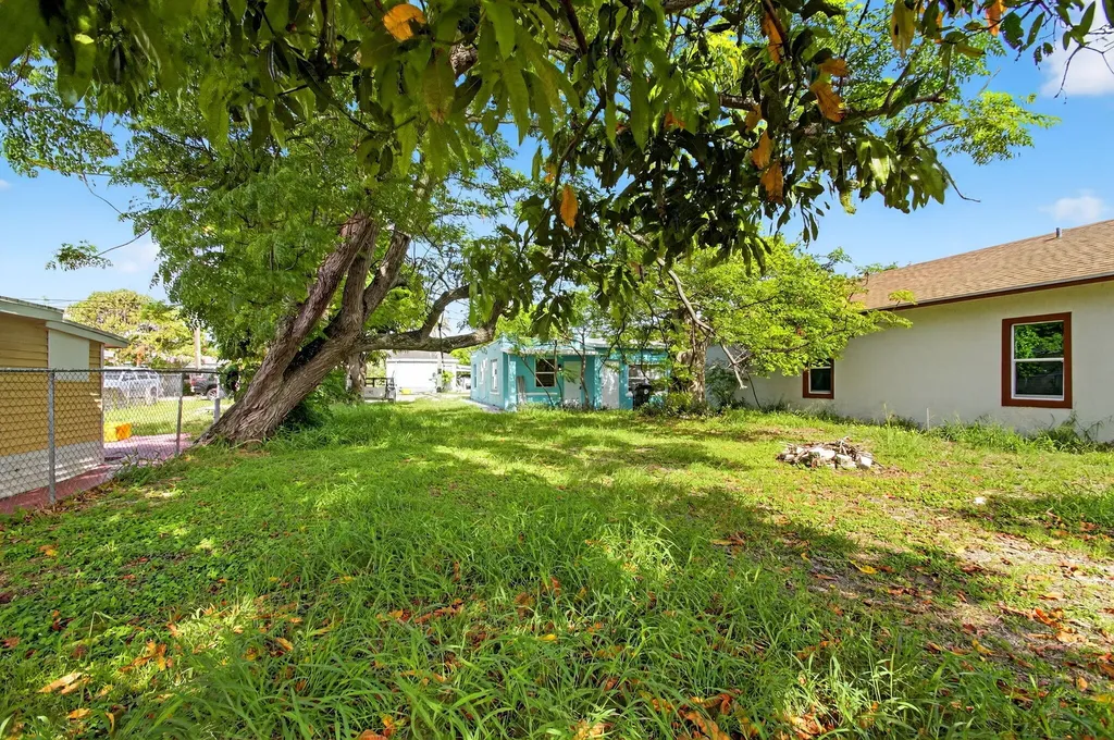 323 S E Street Lake Worth Beach FL 33460