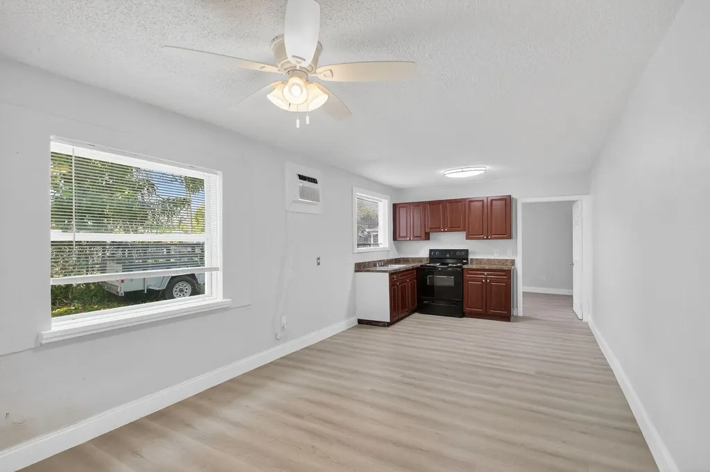 323 S E Street Lake Worth Beach FL 33460