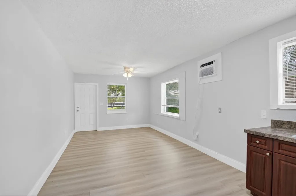 323 S E Street Lake Worth Beach FL 33460