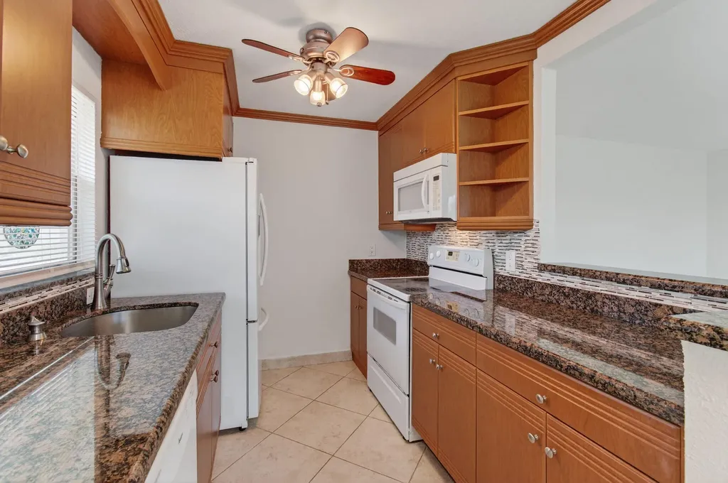 228 Brittany E Delray Beach FL 33446