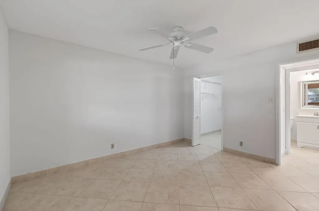 228 Brittany E Delray Beach FL 33446