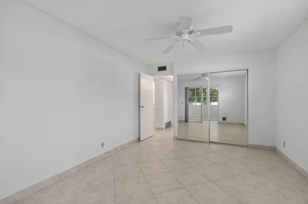 228 Brittany E Delray Beach FL 33446