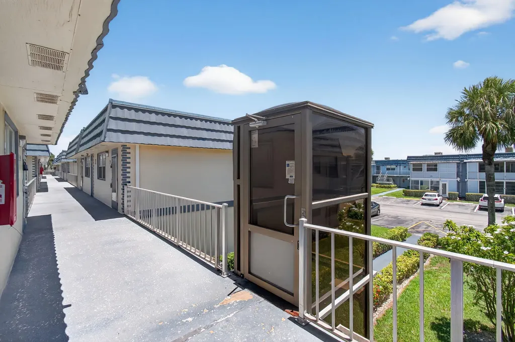 228 Brittany E Delray Beach FL 33446