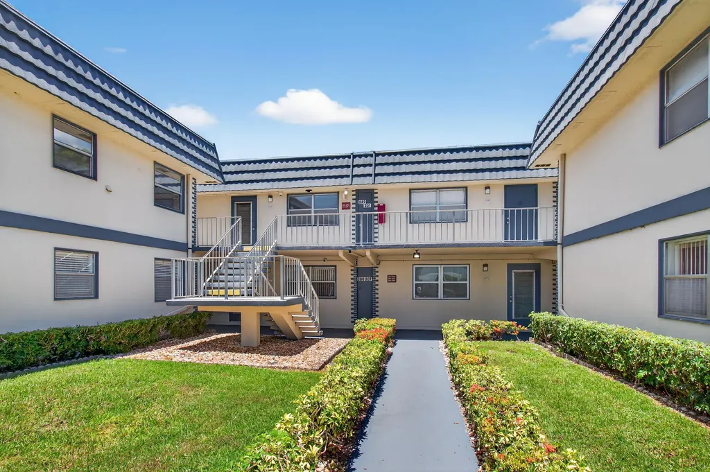228 Brittany E Delray Beach FL 33446