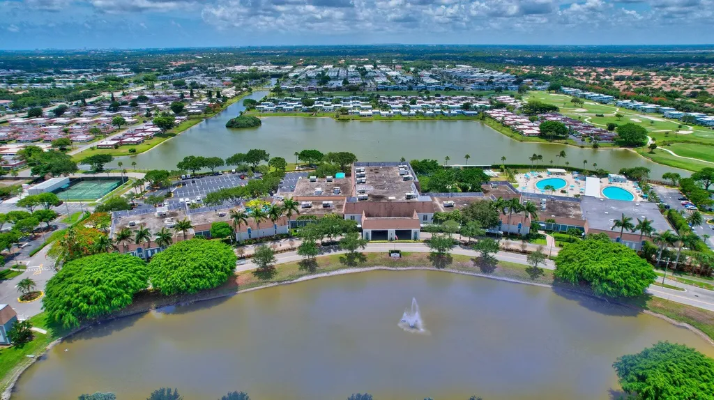 228 Brittany E Delray Beach FL 33446