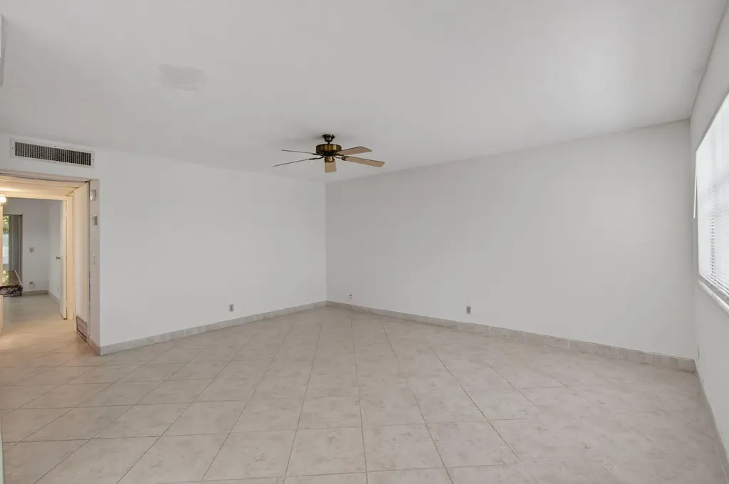 228 Brittany E Delray Beach FL 33446