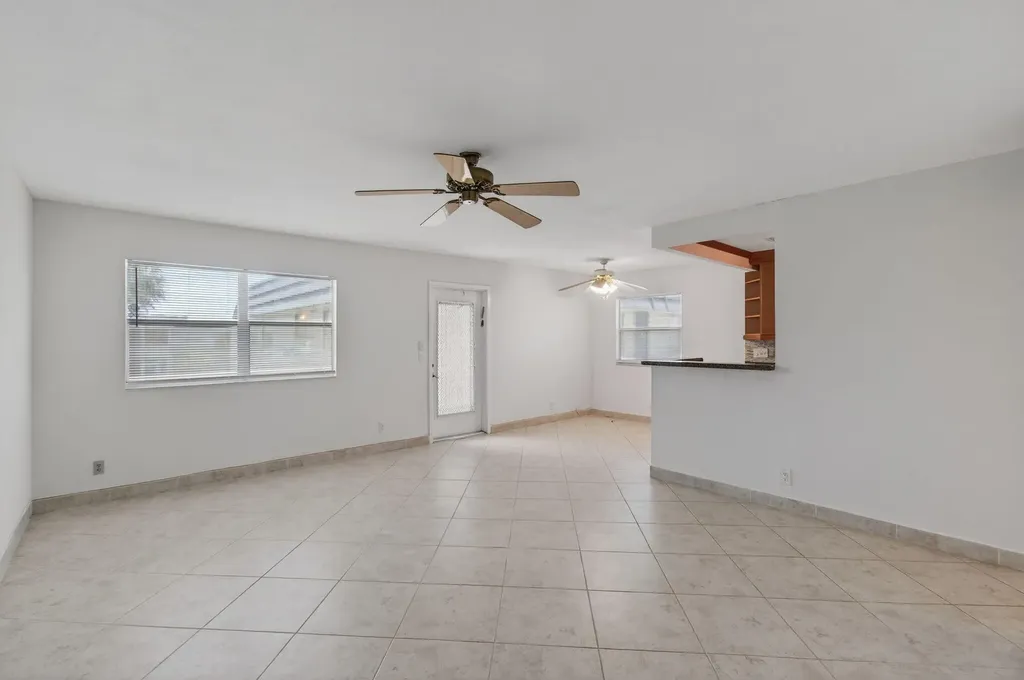 228 Brittany E Delray Beach FL 33446