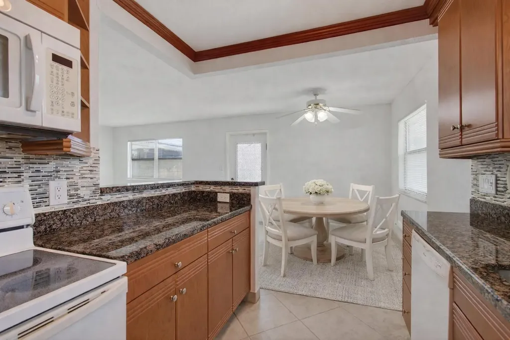 228 Brittany E Delray Beach FL 33446
