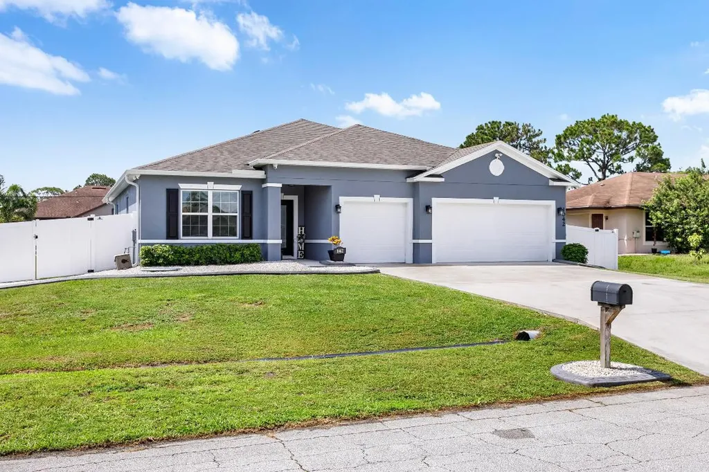 1042 SW John Maccormack Terrace Port St Lucie FL 34953