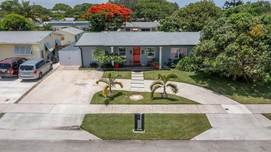 1321 W Mango Street Lantana FL 33462