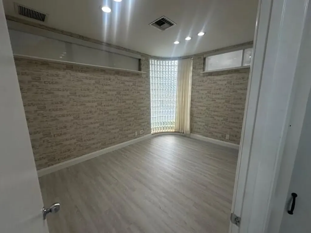 3537 Forest Hill Boulevard West Palm Beach FL 33406