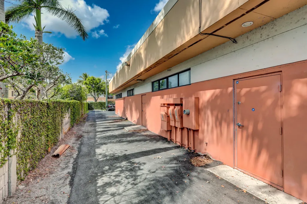 3537 Forest Hill Boulevard West Palm Beach FL 33406