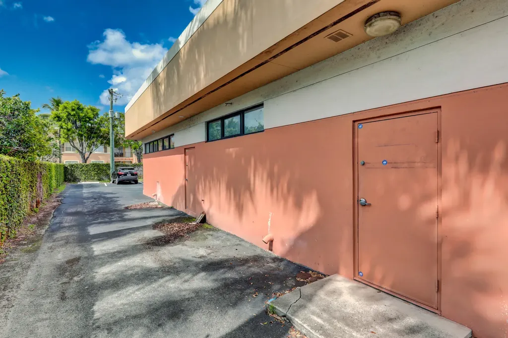3537 Forest Hill Boulevard West Palm Beach FL 33406