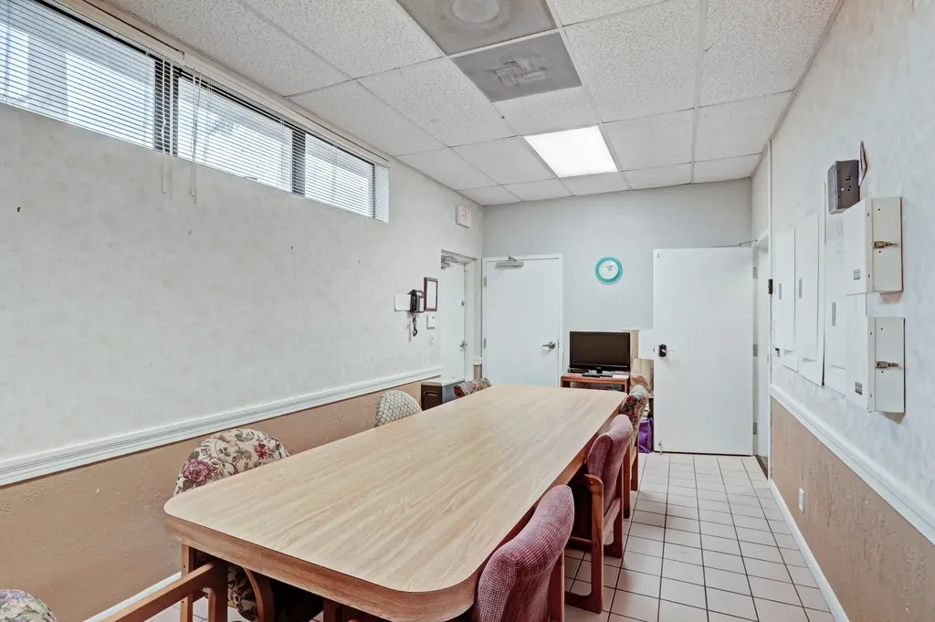 3537 Forest Hill Boulevard West Palm Beach FL 33406