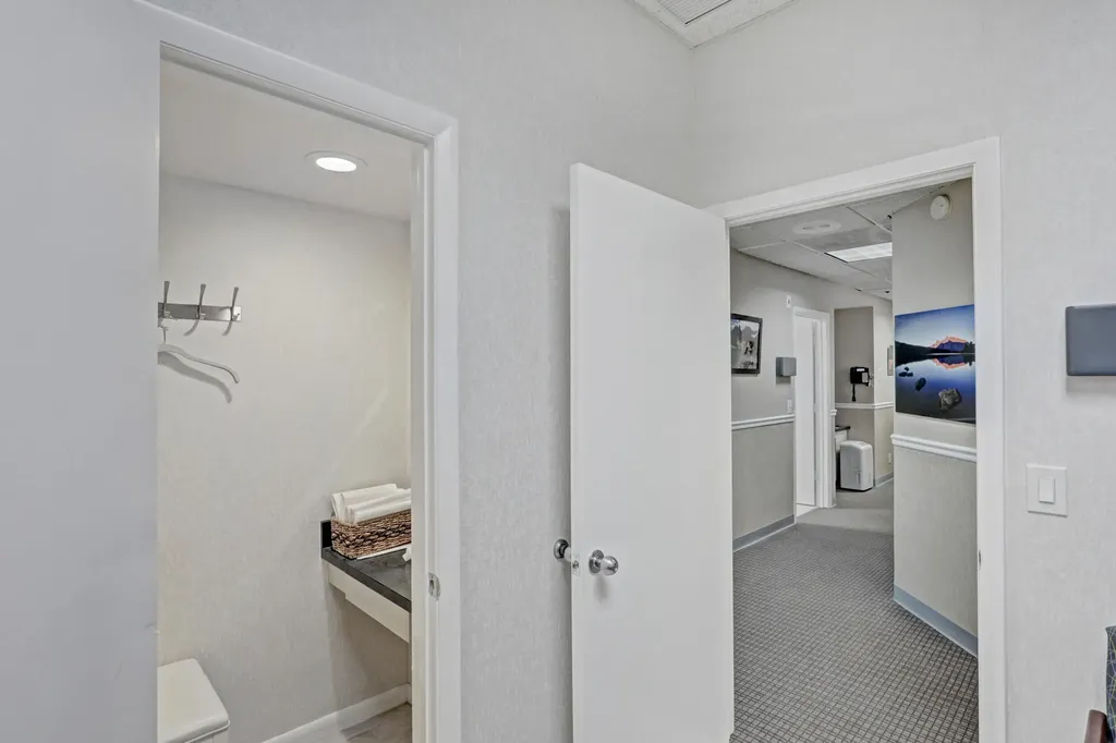 3537 Forest Hill Boulevard West Palm Beach FL 33406