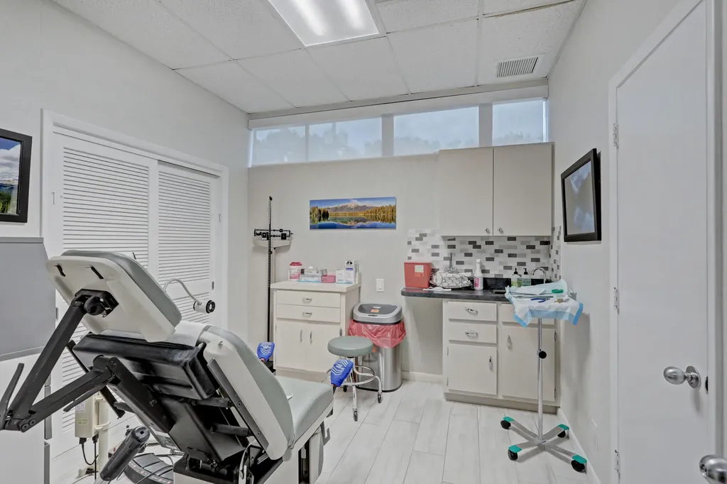 3537 Forest Hill Boulevard West Palm Beach FL 33406