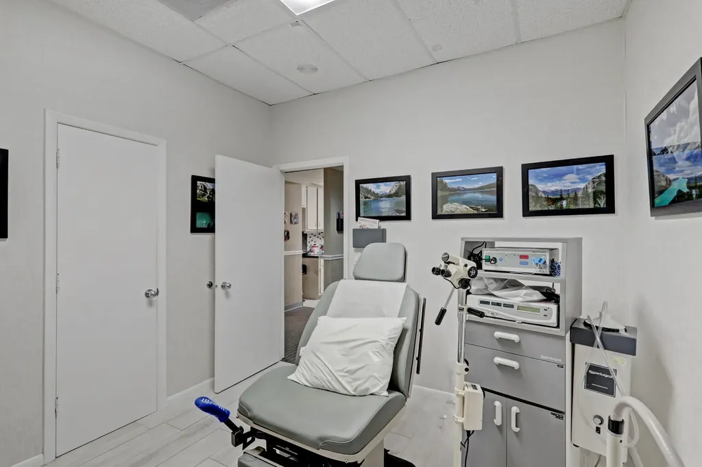 3537 Forest Hill Boulevard West Palm Beach FL 33406