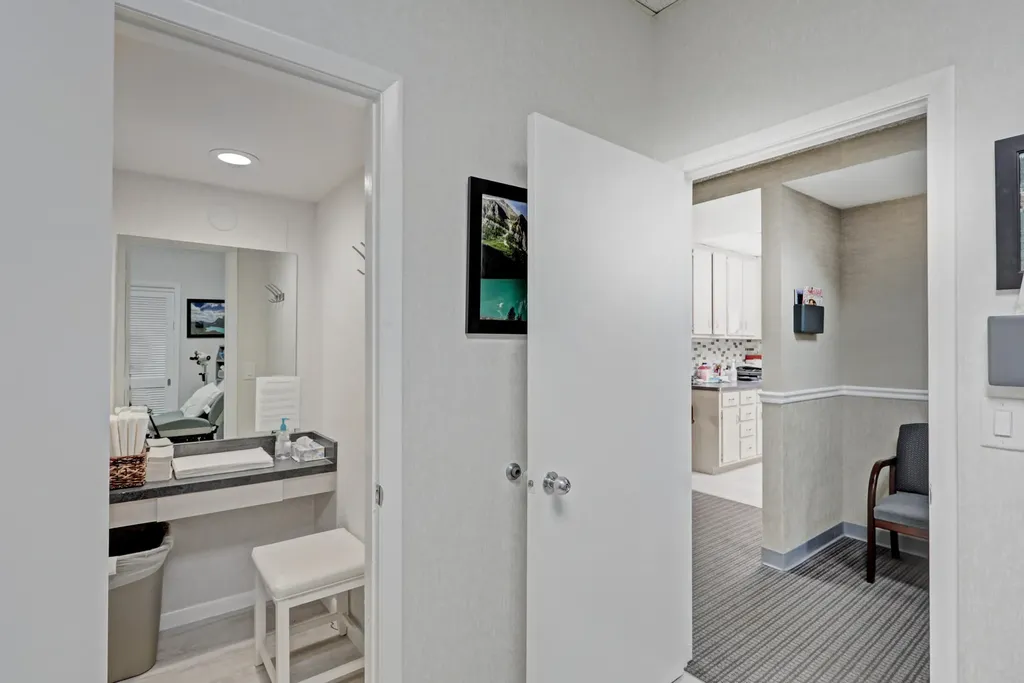 3537 Forest Hill Boulevard West Palm Beach FL 33406