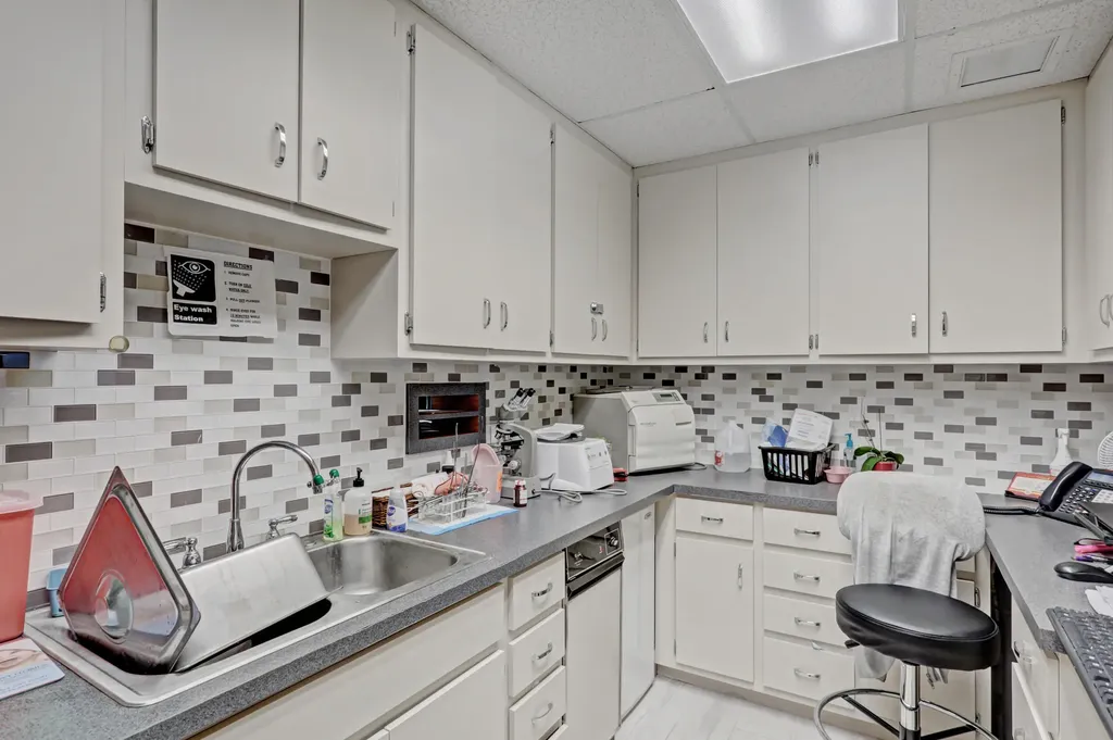 3537 Forest Hill Boulevard West Palm Beach FL 33406
