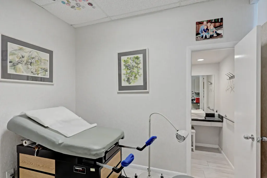 3537 Forest Hill Boulevard West Palm Beach FL 33406
