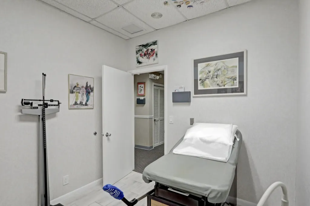 3537 Forest Hill Boulevard West Palm Beach FL 33406