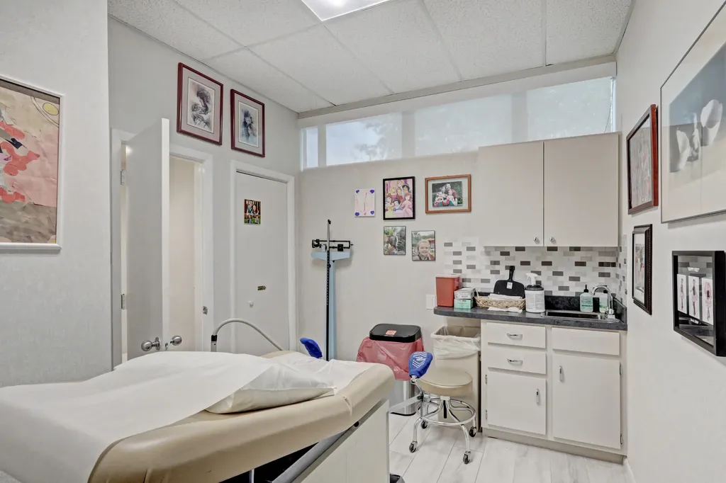 3537 Forest Hill Boulevard West Palm Beach FL 33406