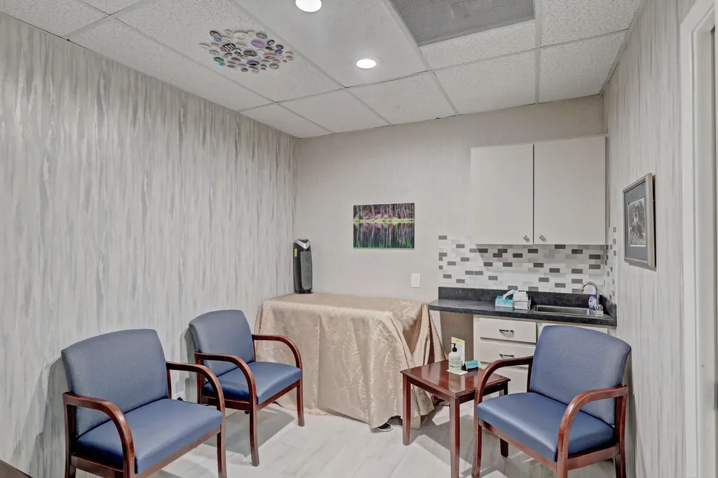 3537 Forest Hill Boulevard West Palm Beach FL 33406
