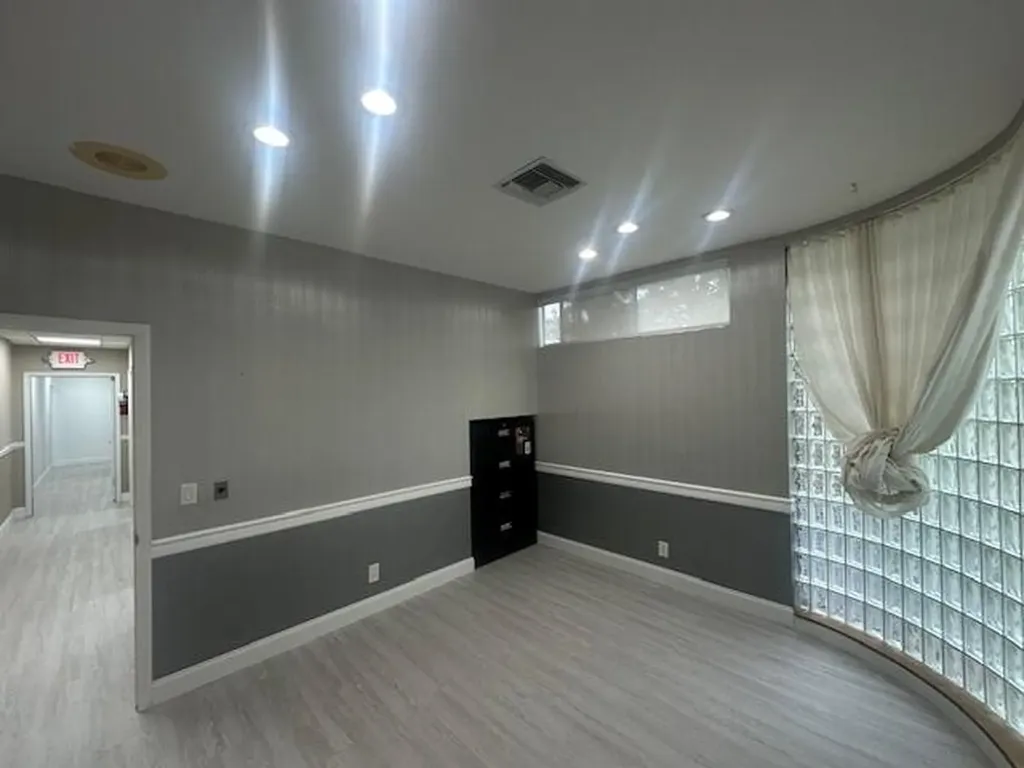 3537 Forest Hill Boulevard West Palm Beach FL 33406