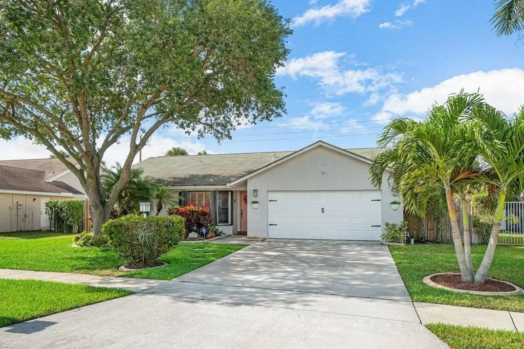 8366 Blue Cypress Drive Lake Worth FL 33467