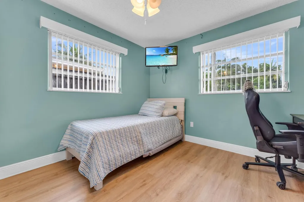 2745 Cambridge Road Lake Worth FL 33462