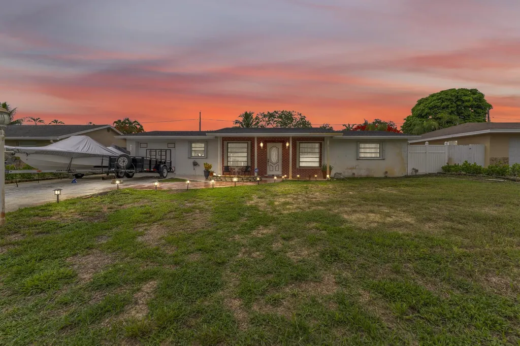 2745 Cambridge Road Lake Worth FL 33462