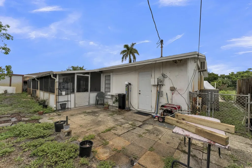 2745 Cambridge Road Lake Worth FL 33462