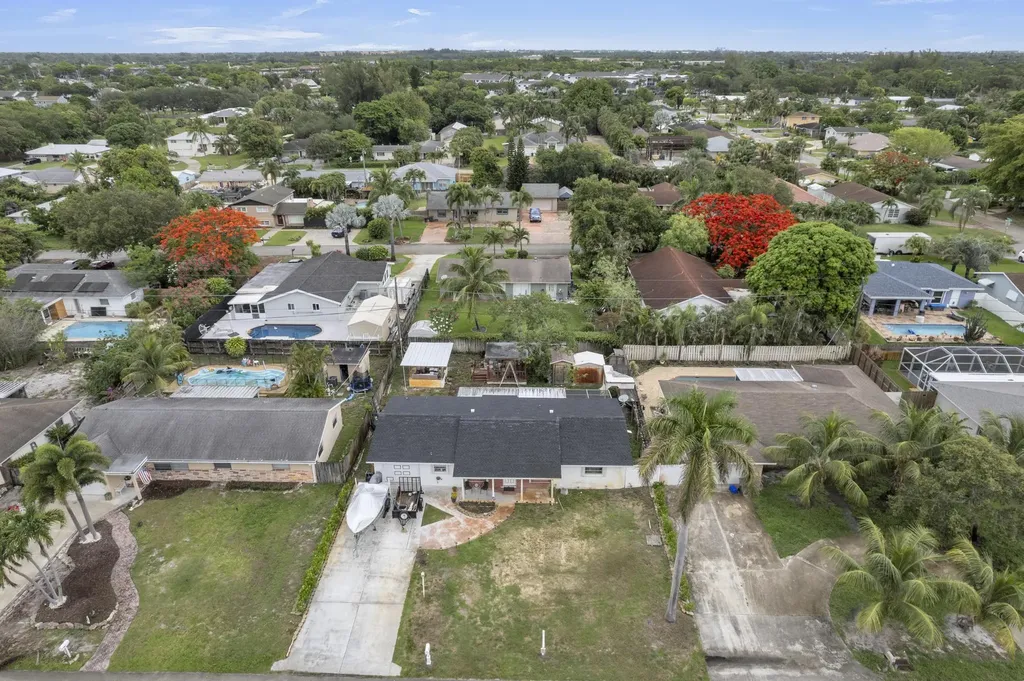 2745 Cambridge Road Lake Worth FL 33462