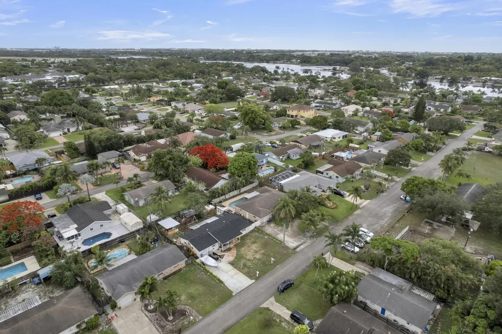 2745 Cambridge Road Lake Worth FL 33462