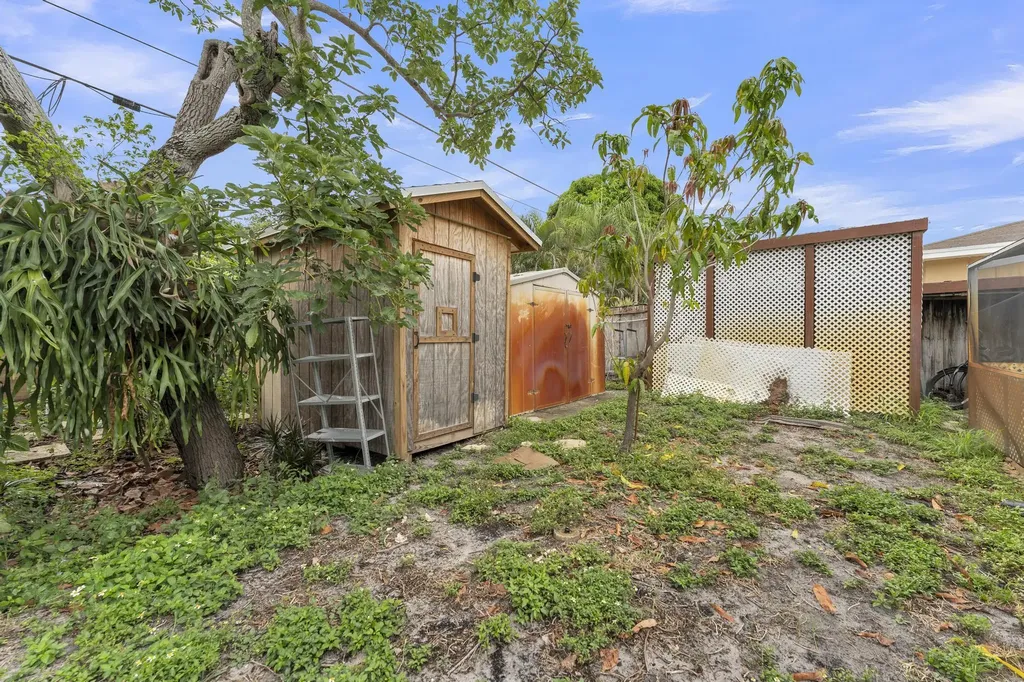 2745 Cambridge Road Lake Worth FL 33462