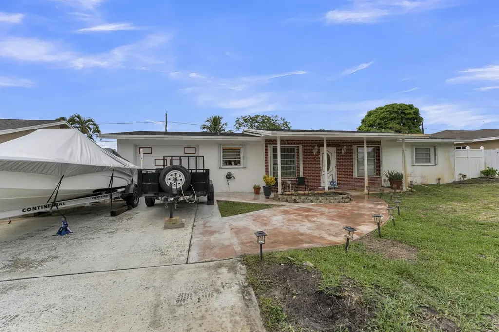 2745 Cambridge Road Lake Worth FL 33462