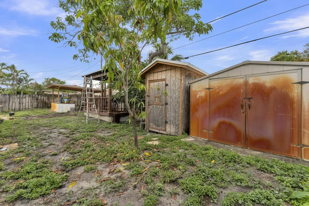 2745 Cambridge Road Lake Worth FL 33462