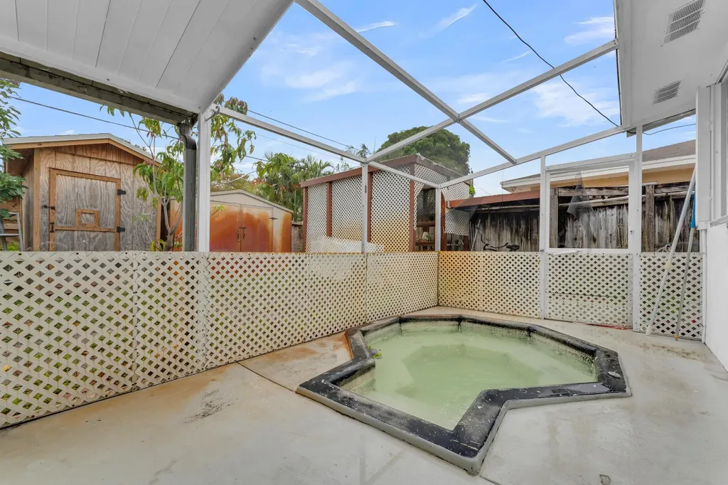 2745 Cambridge Road Lake Worth FL 33462