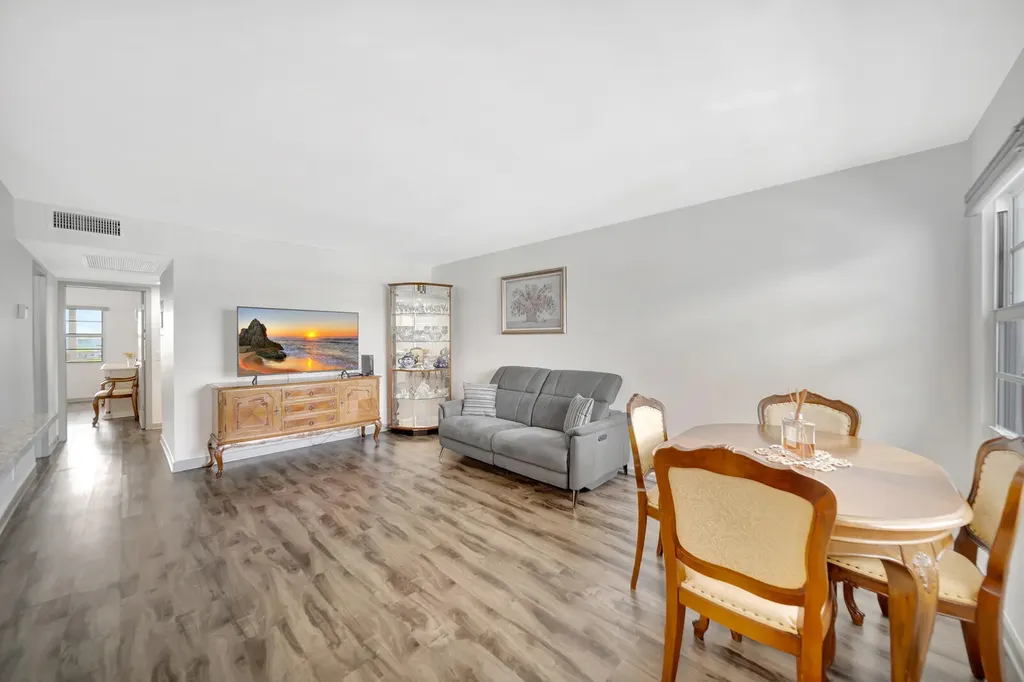 4063 Exeter D Boca Raton FL 33434