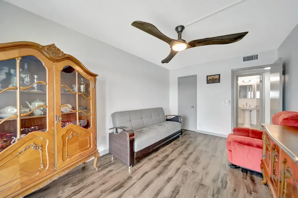 4063 Exeter D Boca Raton FL 33434
