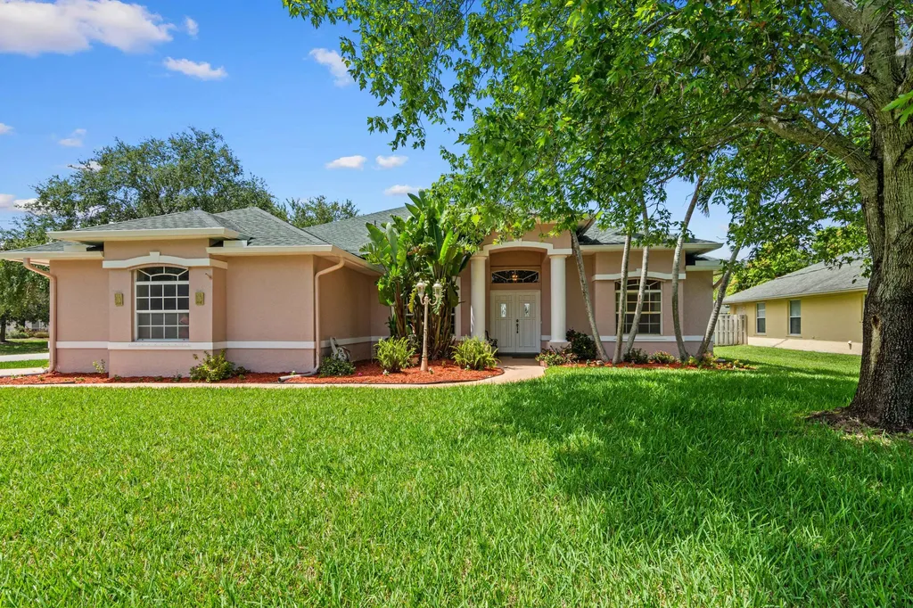 1611 SE Simmons Street Port St Lucie FL 34952
