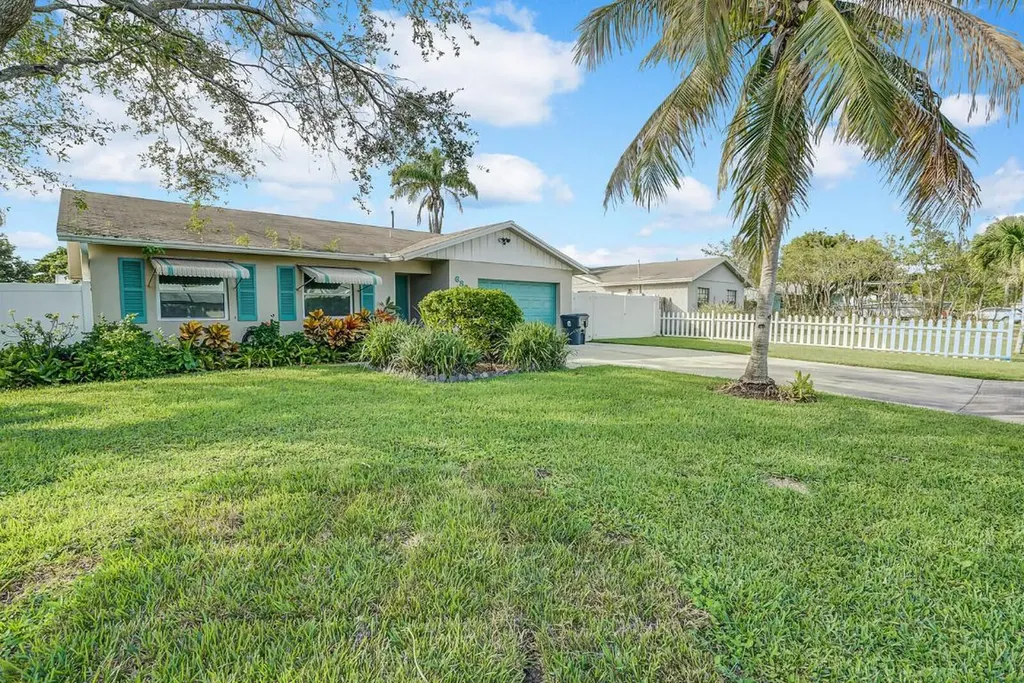 6863 19th Avenue S Lake Worth FL 33462